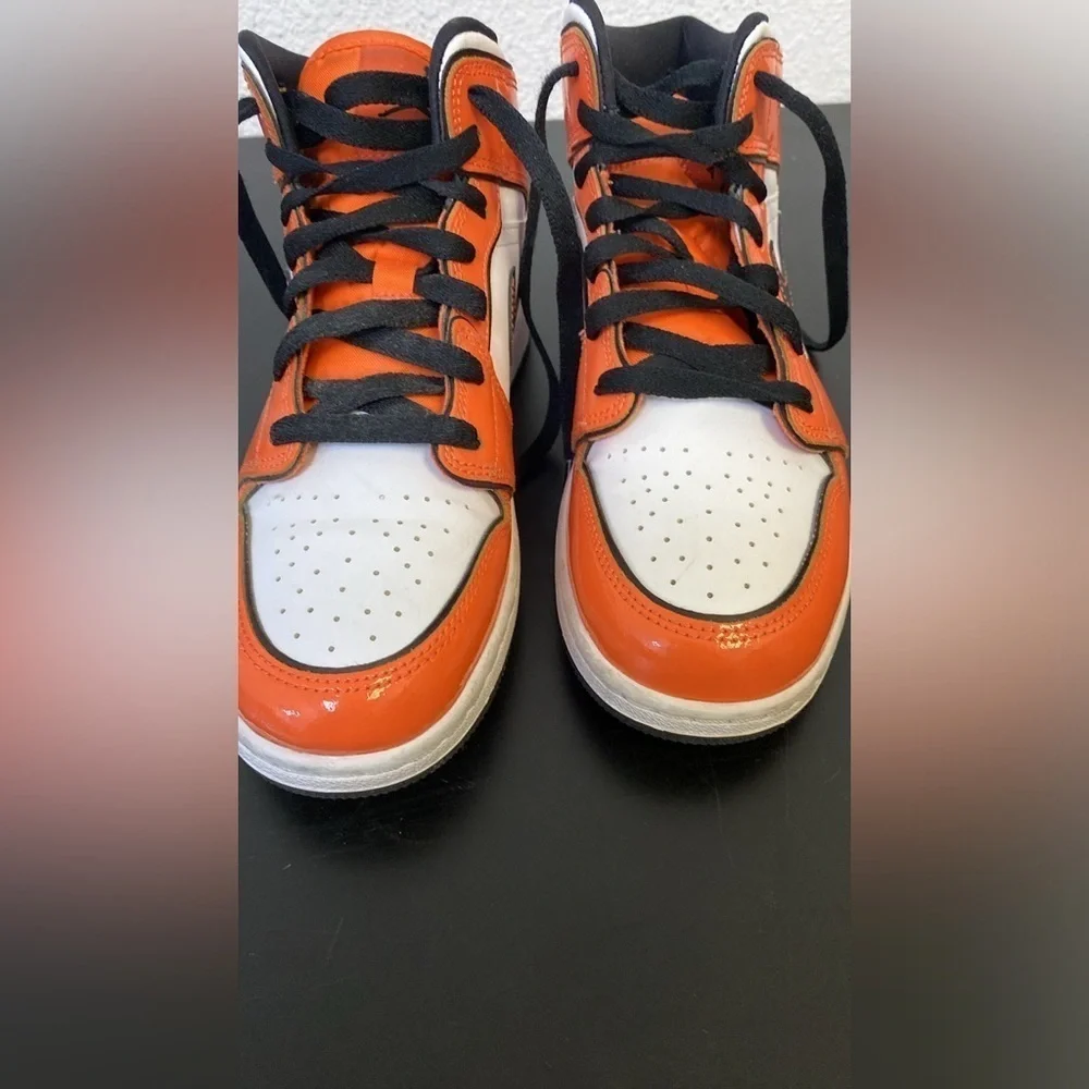 Nike Air Jordan 1 Mid SE Turf Orange / Black White DD6834-802 Size 5.5